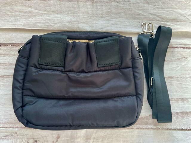 ショルダーストラップは付属しており、取り外し可能