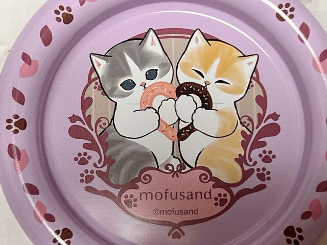 【mofusand サークルマルチトレイ2】ハートのドーナツを持っているにゃんこたち♪