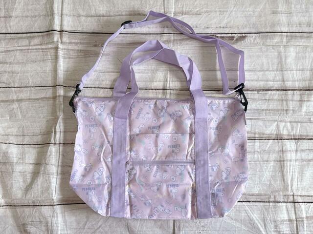 付属のショルダーストラップをつければ、斜めがけもできます。両手が空いてラクチン♪