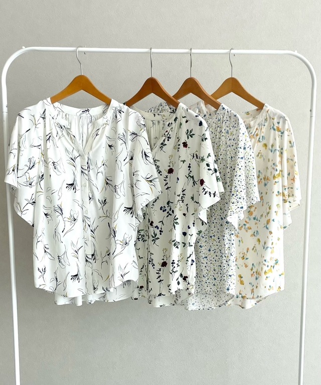 「さらさらリラックスプリントブラウス半袖」3,980円(税込)