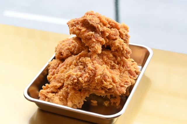 「骨なしフライドチキン」2ピース 450円、4ピース 850円