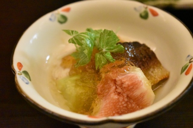 トロ湯葉やサンマなどを粕酢で味付けした酢の物