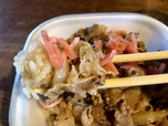 【すき家　ランチコンボ】紅生姜と甘辛い牛肉、あめ玉、しっとりしたご飯の組み合わせが美味しすぎ