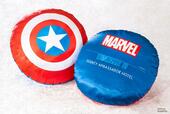 オリジナルデザインのクッション|マーベルスペシャルルーム“アベンジャーズ:ヒーローズ・ユナイテッド”|東京ディズニーリゾート「ディズニーアンバサダーホテル」