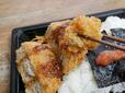 唐揚げも入っています