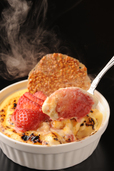 「あまおうストロベリーグラタン」680円　※1日20皿限定 ※ｽｲｰﾂﾌｫﾚｽﾄ限定