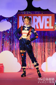 キャプテン・アメリカをイメージしたファッションの我妻美月さん｜アベンジャーズ girls ハロウィーンパーティ