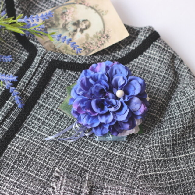 ブルーダリアと桜のコサージュ(ヘッドドレス可)　アーティフシャルフラワー　コサージュ　桜　青　ブルー　入学式　卒業式　入園式　卒園式／K Create／2,700円