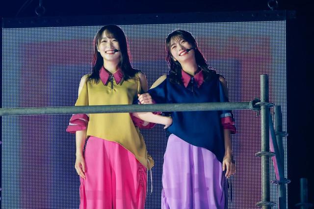 菅井友香と田村保乃『櫻坂46 1st TOUR 2021』より