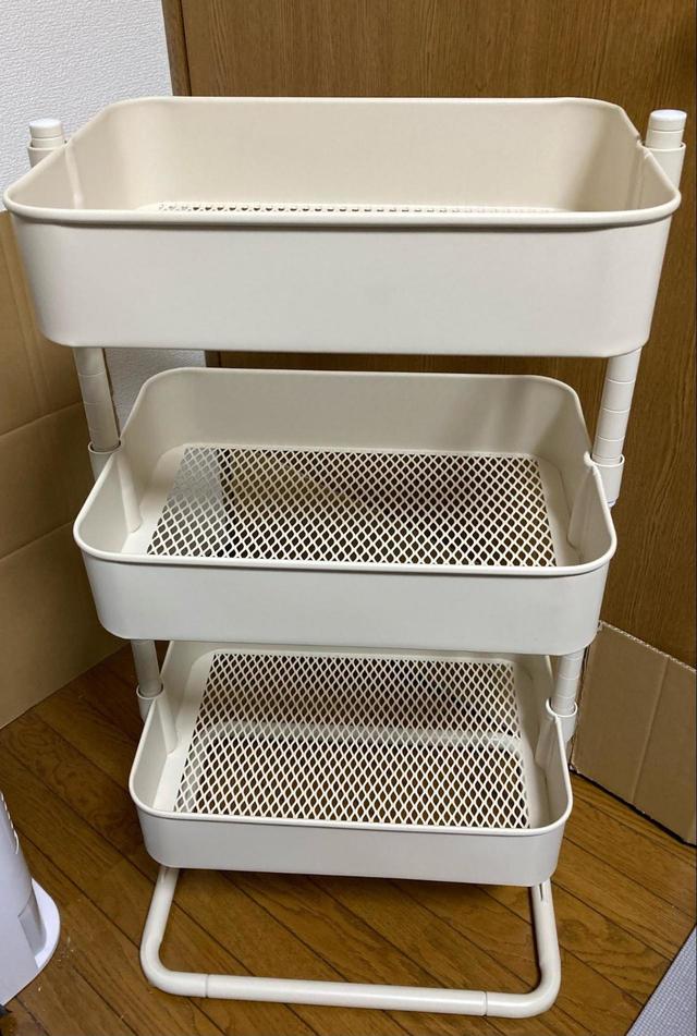 【ニトリ　高さ調節ができるスチールワゴン トロリ2】マットな質感でどこかあたたかみもある