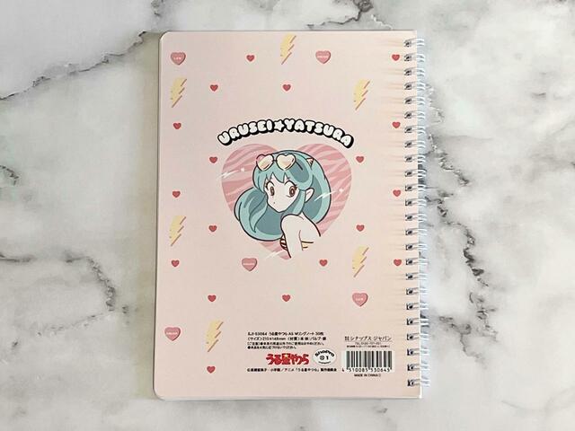 【100円ショップ×うる星やつら】裏表紙はハートのサングラスを頭に乗せているラムちゃんデザイン