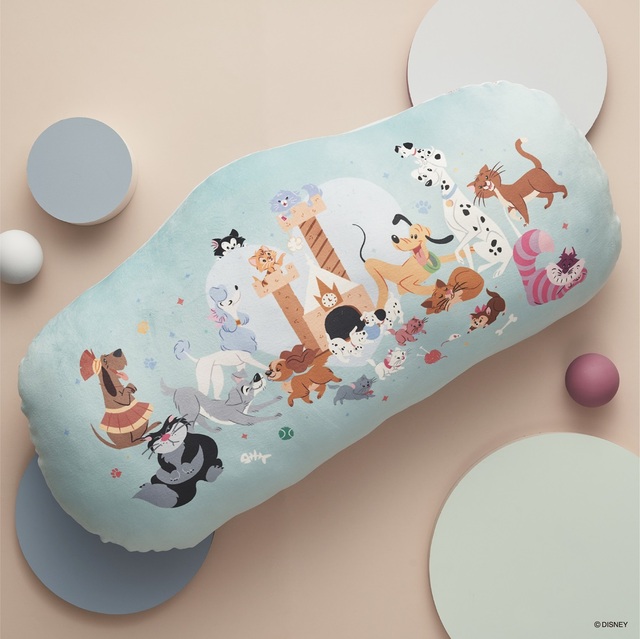 クッションL ¥7,920 　※一部店舗、公式オンラインストア限定販売※税込【Afternoon Tea LIVING『Disney CATS&DOGS COLLECTION』】