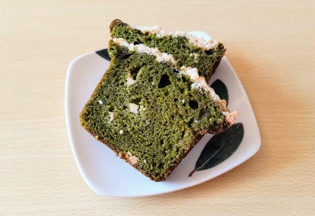 【コストコ　抹茶ローフ　3個　1480円】しっとりとした生地の中には、ホワイトチョコがゴロゴロ