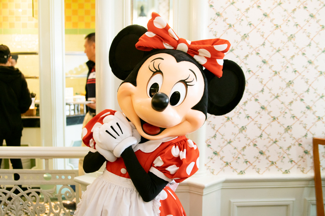 香港ディズニーランドホテル「エンチャンテッド・ガーデン・レストラン」のミニー