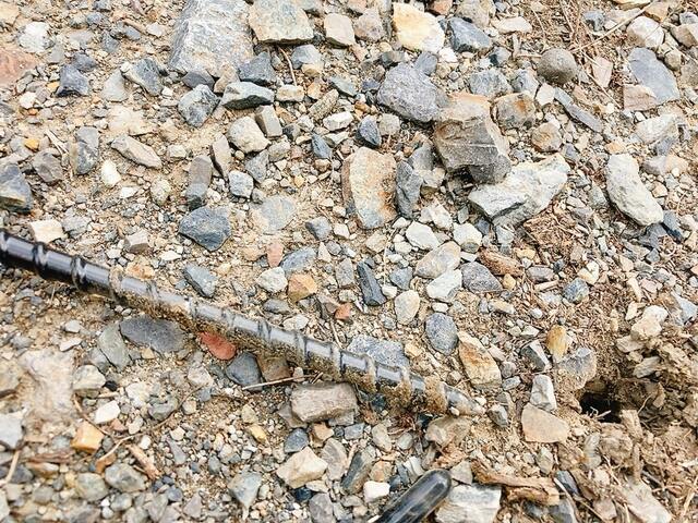 【ワークマン 電動ドライバー対応スクリューペグ 25cm】特に慣れていない方はケガに注意しましょう