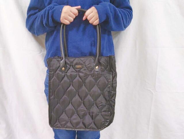 両手持ちもかわいい【整理整頓できる仕切りつき！ 23区 超軽量キルティングトートバッグ】