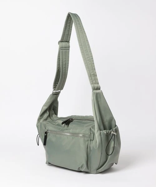 【グローバルワークの春バッグ売れ筋ランキング 4位】「撥水軽量8ポケショルダー」4,950円（税込）