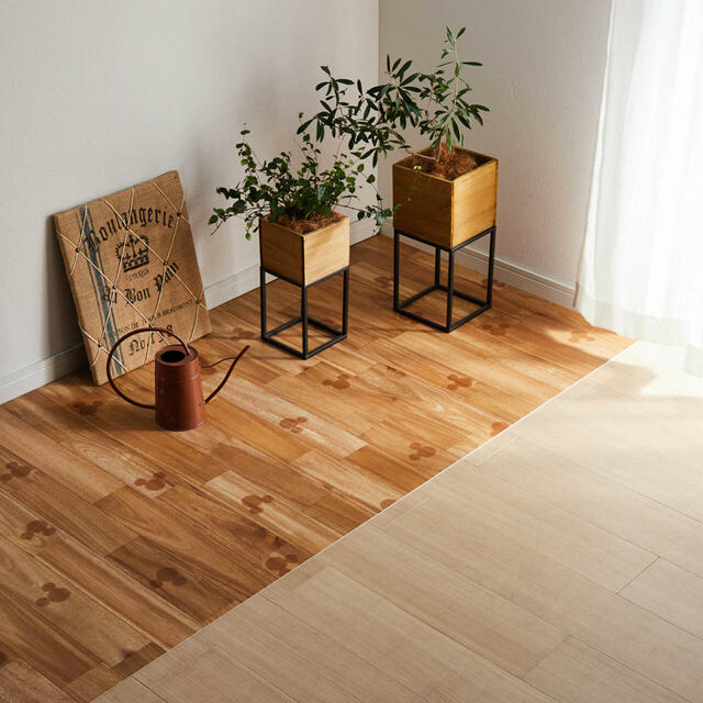 拭けるクッションフロアシート「ミッキーモチーフ」 ｜ ￥ 14,900～24,900 （税込）