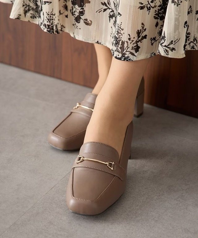 「ビット付ヒールローファー」2,980円（税込）