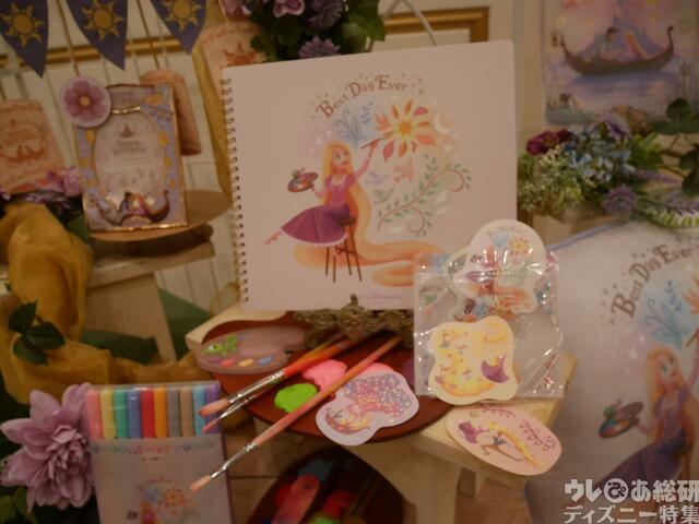 「ラプンツェルのランタンフェスティバル」をテーマにしたグッズ｜東京ディズニーシー新テーマポート「ファンタジースプリングス」｜販売店舗：東京ディズニーシー「エンポーリオ」｜発売日：2024年5月28日（火）