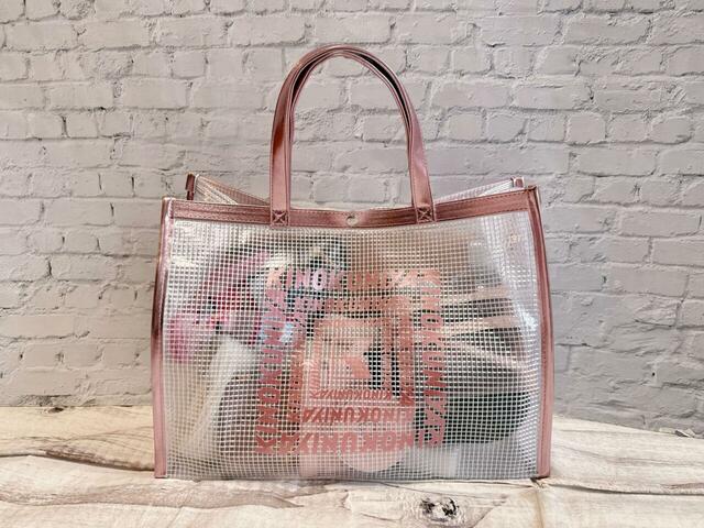 外出先で仕事をする際の荷物をイン