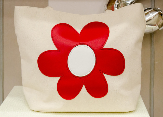 ミニーのモチーフであるフラワー