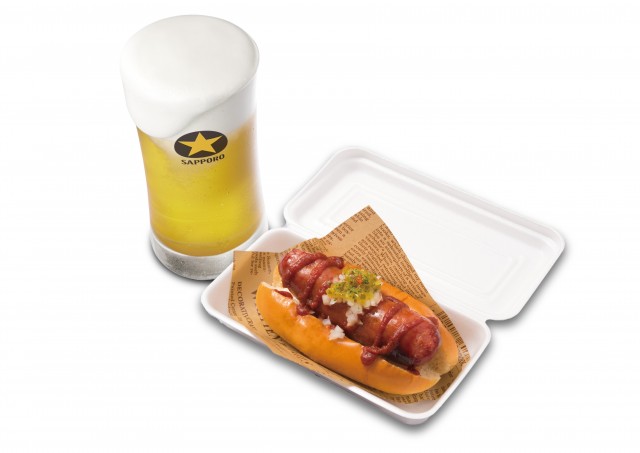 『極太ホットドッグ』750円～※ビールセット：1,500円
