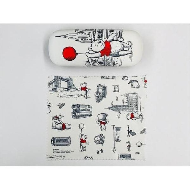 付属のメガネクロスも大人可愛い総柄デザイン　ロフト『プーと大人になった僕』グッズ