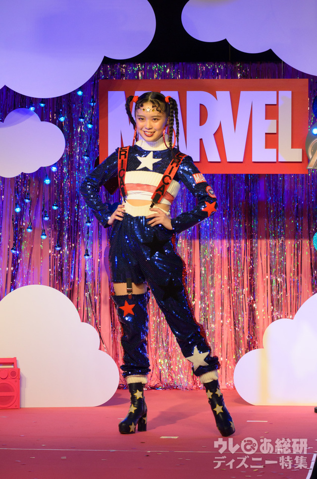キャプテン・アメリカをイメージしたファッションの我妻美月さん｜アベンジャーズ girls ハロウィーンパーティ