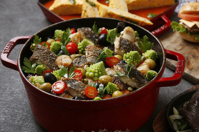 「CHEF’S GIFT クリスマスランチ&ディナーブッフェ」<期間:2025年11月10日~12月25日>【インターコンチネンタル 東京ベイで“ローストチキン”や“ターキーのパイ包み”が楽しめる「CHEF’S GIFT クリスマスランチ&ディナーブッフェ」開催!】