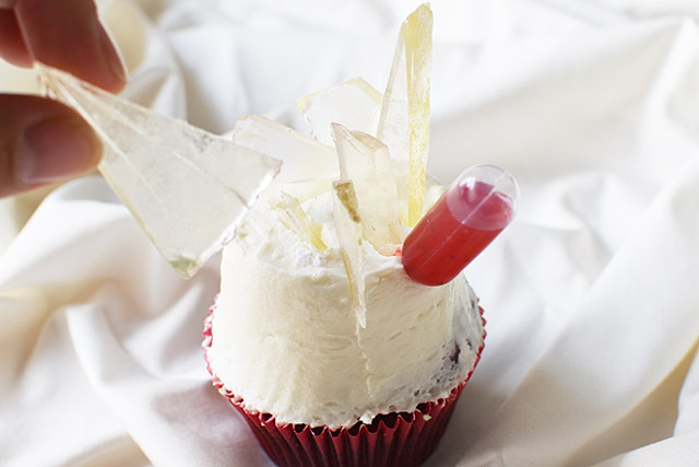 ブラディーレッドベルベッド(3) グサッ、グサッ、グサッ・・・・・。