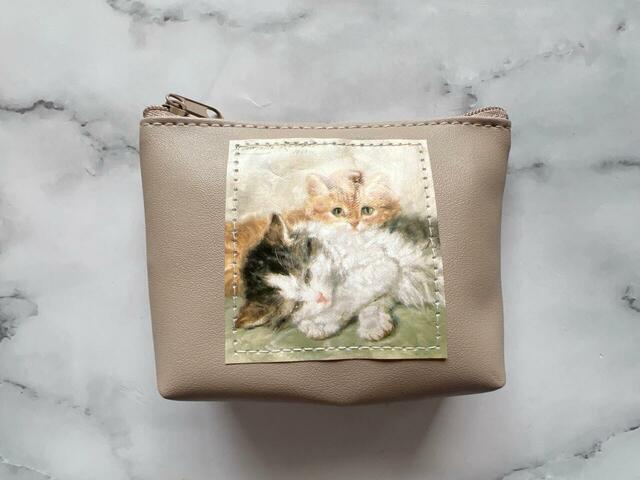 合皮マチ付ポーチアニマル柄／税込110円