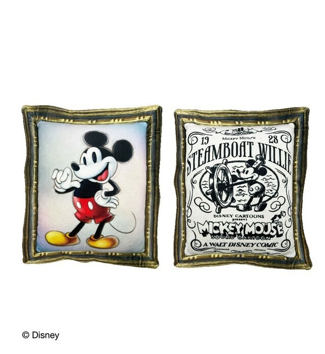 【日本橋三越本店先行販売】左:アートクッション ミッキーマウス 右:アートクッション 蒸気船ウィリー 各3,278円