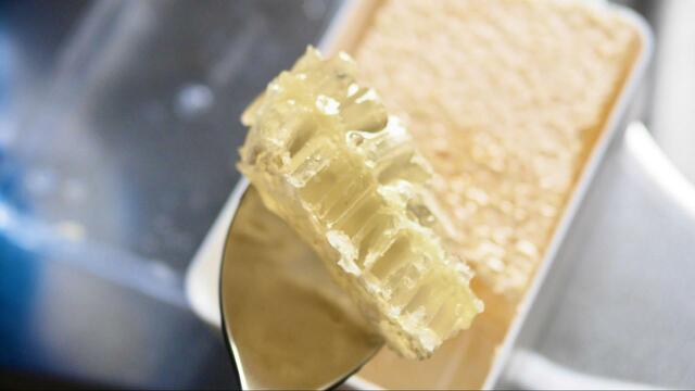 【グリークヨーグルト風＆コームハニー】コームハニー寄り画像