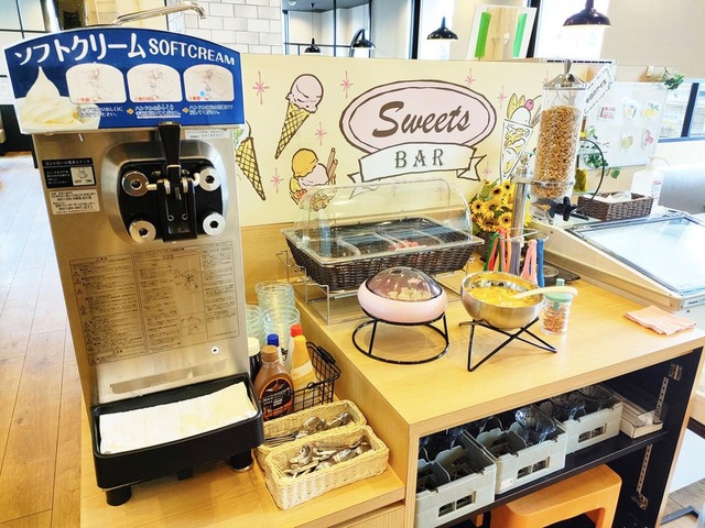 パフェがつくれるスイーツバー