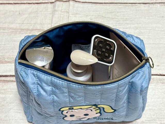 嵩張るボトル類や美顔器もすっぽり収まるビッグサイズ!