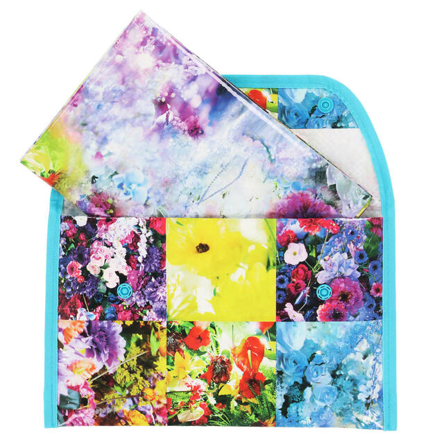 レジャーシート 1,150円|東京ディズニーリゾート・フォトグラフィープロジェクト「イマジニング・ザ・マジック」グッズ|販売店舗:東京ディズニーランド「ギャグファクトリー/ファイブ・アンド・ダイム」、東京ディズニーシー「エンポーリオ」|発売日:2026年3月6日(金)