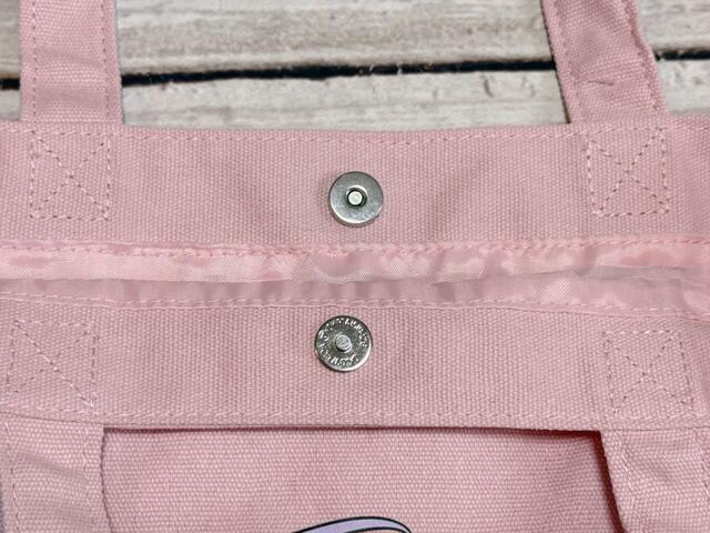 口はマグネットスナップボタン付きで安心！