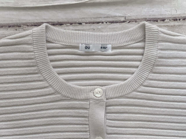 襟元は丸首。程よくゆとりがあり、詰まりすぎていないので着やすい！