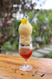 こちらは1玉ver。これでも十分インパクトあり。【KingFarmCafeの桃のパフェ】