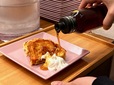 【銀座朝食ラボ】シロップではなく、メイプルシロップをかっけていただきます。チーズホイップクリームの用意もあります