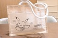【グランド ハイアット 東京「ポケモン コラボレーション サマー 2025」】ピカチュウがデザインされたビーチバッグ