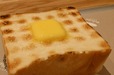 【ペリカンカフェ 麻布台ヒルズ店】ビジュアル抜群な「網焼きトースト」