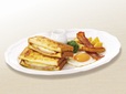 【ロイヤルホストの「ブレックファストメニュー」人気ランキング 9位】「ハム＆チーズのフレンチトーストサンドプレート」1,463円（税込）