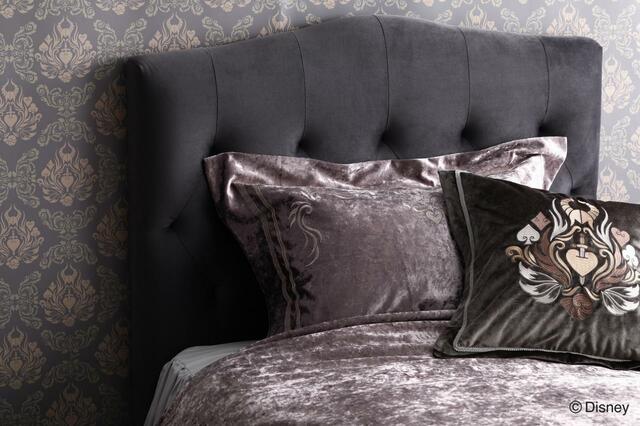 ヴィランズ ナイト/まくらカバー：￥4,000　ヴィランズ ナイト/掛け布団カバー シングル：￥15,000　ヴィランズ ナイト/掛け布団カバー セミダブル：￥16,000　ヴィランズ ナイト/掛け布団カバー ダブル：￥17,000