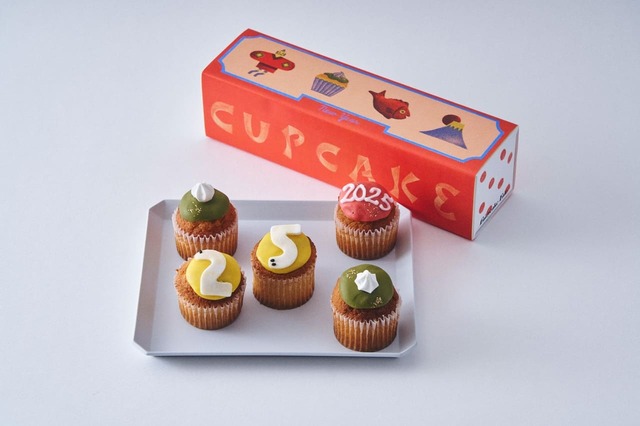 【フェアリーケーキフェア】「ベイクド新春 巳（へび）カップケーキ」1,900円