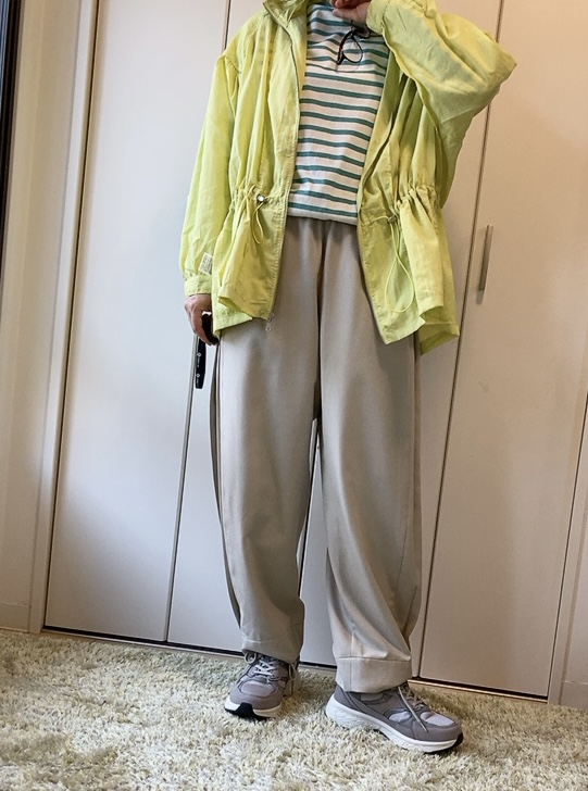 【ワークマン 撥水ギャザージャケット】白TをグリーンのボーダーTシャツにしてもポップさが増して可愛いです