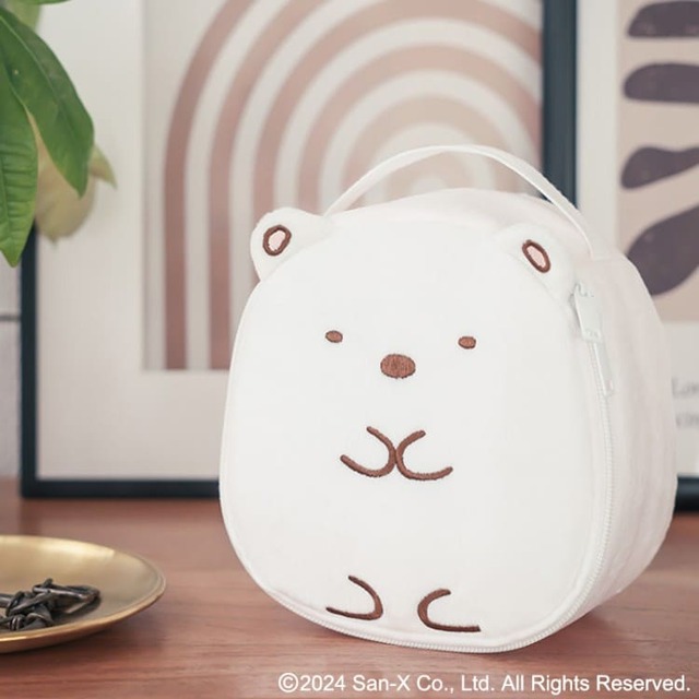 『すみっコぐらし ふわふわおすわりポーチ しろくまver.』持ち運び便利な持ち手がついています