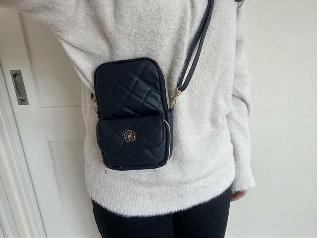 【CLATHAS（クレイサス）お財布機能付きスマホポーチ】自分に合った長さにできる