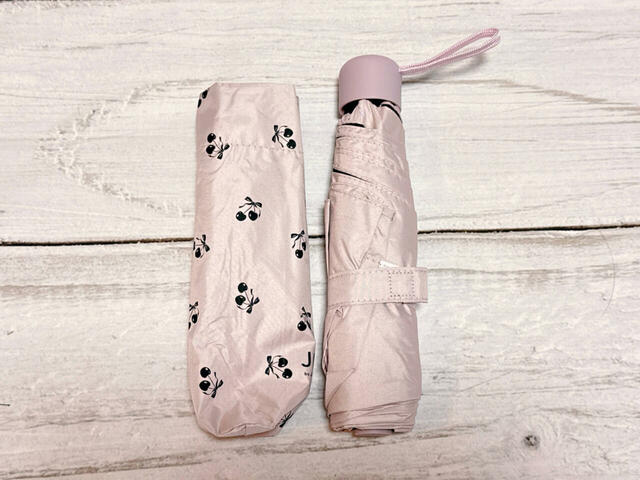 折りたたみ傘の袋はついなくしてしまいがちですが、これはかわいすぎて、むしろ絶対になくしたくない……！と思えるほどの完成度です♪